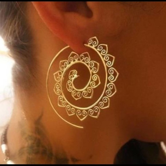 Boho Silver Heart Swirl Round Earrings - Picture 6 of 7